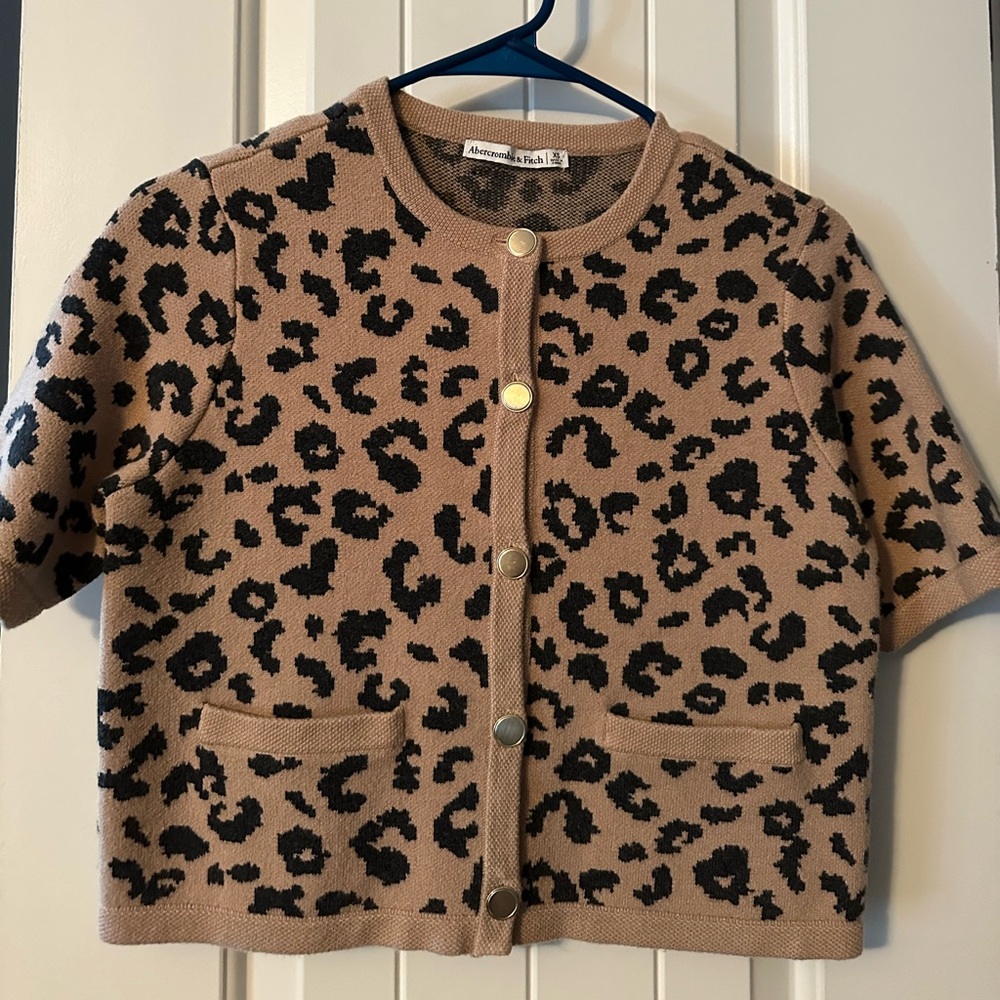 Abercrombie & Fitch cropped Leopard Print Sweater - Tan and Black